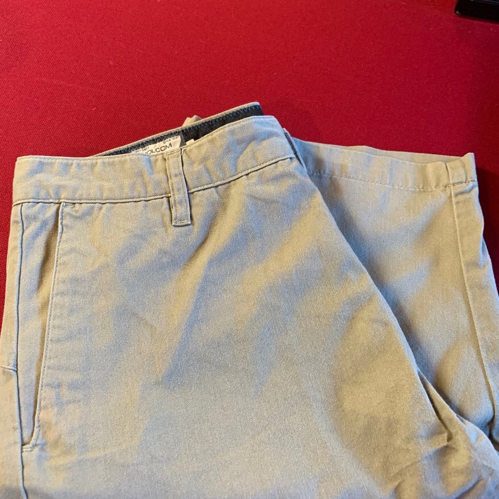Men's Volcom Tan Shorts Size 32 Flat Front